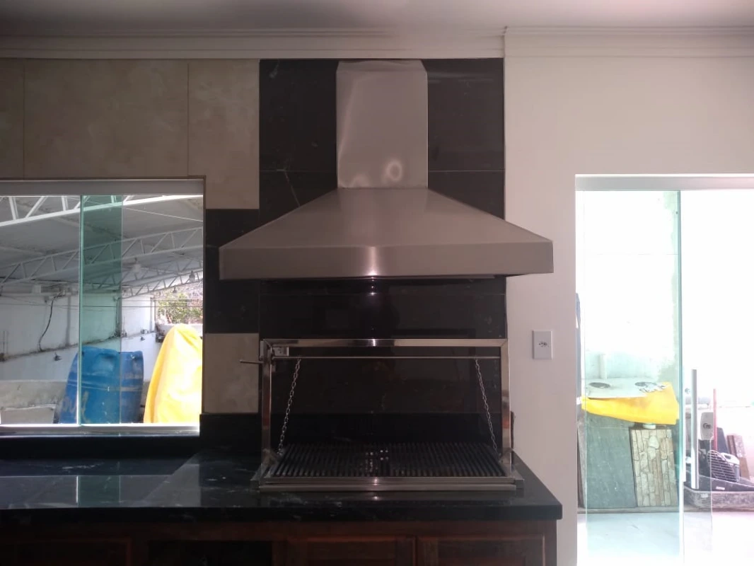 Estrutura de churrasqueira em inox